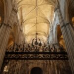 Solomonic columns and pantheon columns in architecture